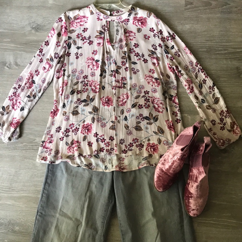 like new Gypsies and Moodust top